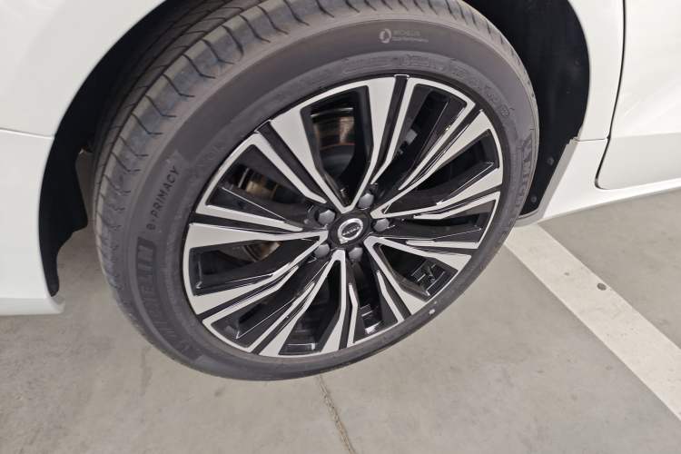 Used Volvo S60 2025 B4 Zhiyuan Luxury Edition Right Rear Wheel Hub