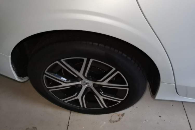Used Volvo S60 2025 B4 Zhiyi Luxury Edition Right Rear Wheel Hub