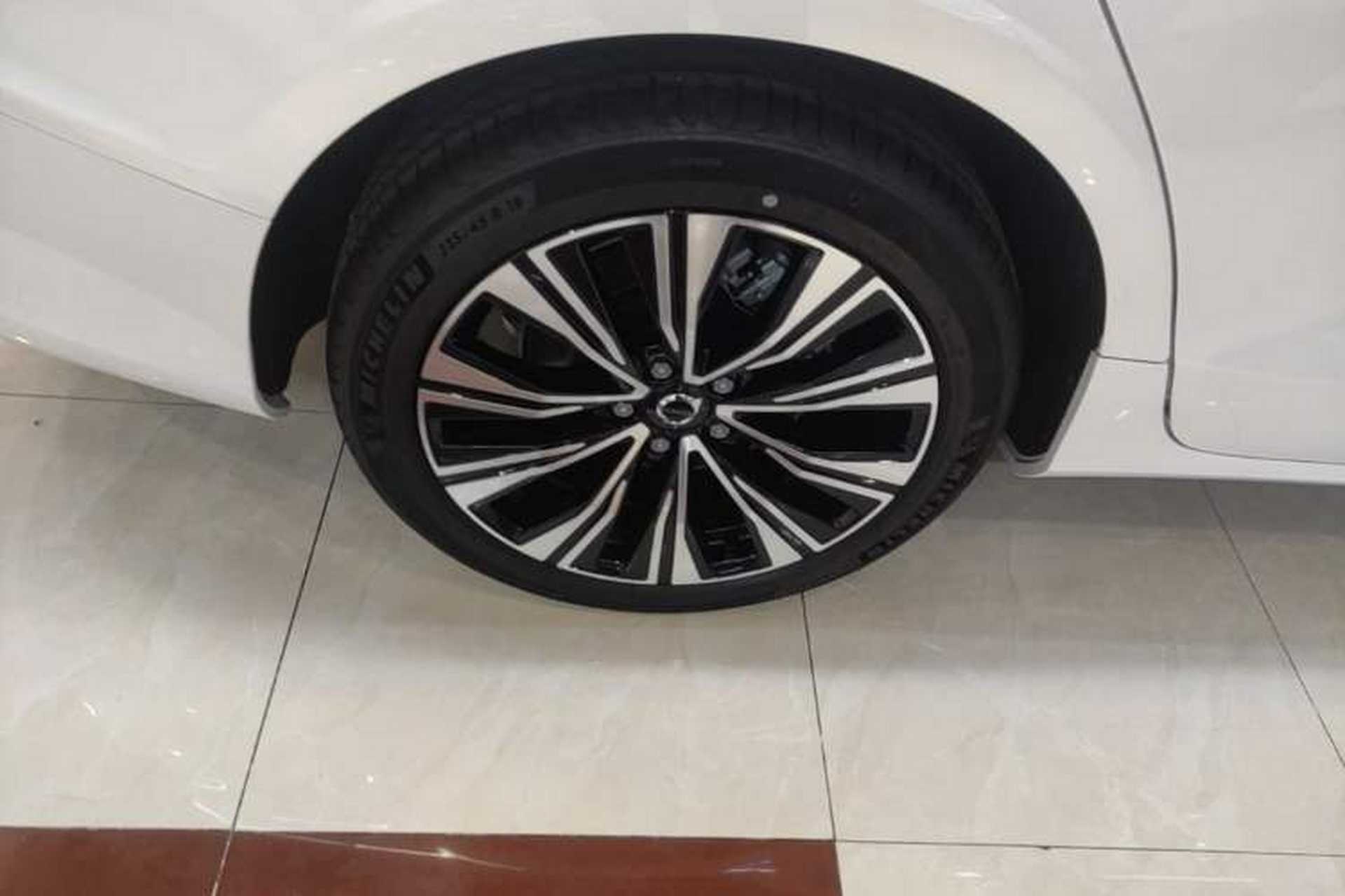 Used Volvo S60 2025 B4 Zhiyuan Luxury Edition Right Rear Wheel Hub