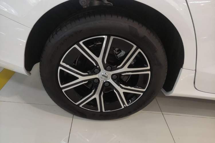 Used Volvo S60 2025 B4 Zhiyi Luxury Edition Right Rear Wheel Hub