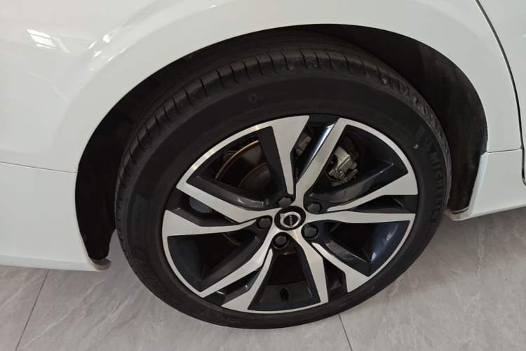 Used Volvo S60 2025 B5 Zhiya Sport Edition Right Rear Wheel Hub