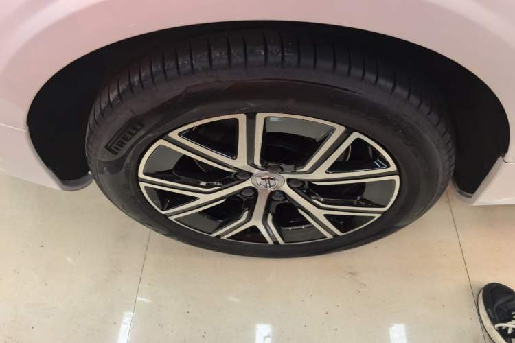 Used Volvo S60 2025 B4 Zhiyi Luxury Edition Right Rear Wheel Hub