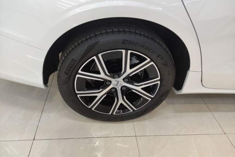 Used Volvo S60 2025 B4 Zhiyi Luxury Edition Right Rear Wheel Hub