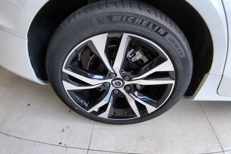 Used Volvo S60 2025 B5 Zhiya Sport Edition Right Rear Wheel Hub