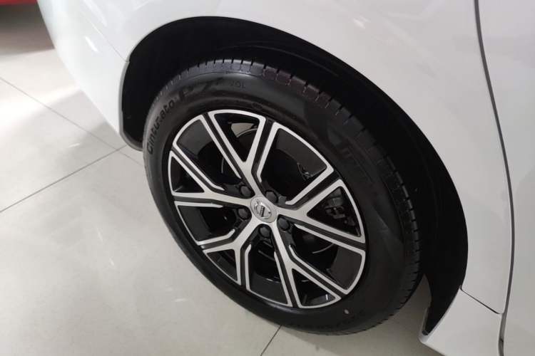 Used Volvo S60 2025 B4 Zhiyi Luxury Edition Right Rear Wheel Hub