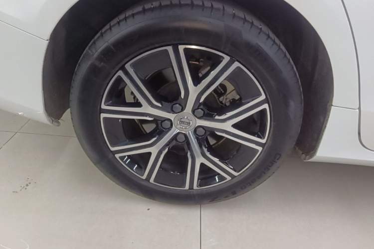 Used Volvo S60 2025 B4 Zhiyi Luxury Edition Right Rear Wheel Hub