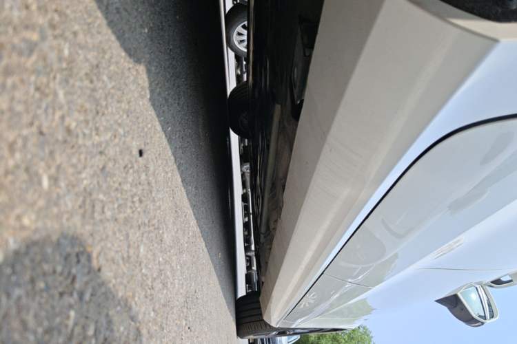Used Volvo S60 2025 B4 Zhiyi Luxury Edition Right Side Sill