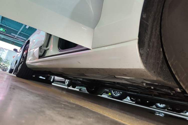 Used Volvo S60 2025 B4 Zhiyi Luxury Edition Right Side Sill