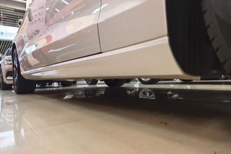 Used Volvo S60 2025 B4 Zhiyi Luxury Edition Right Side Sill