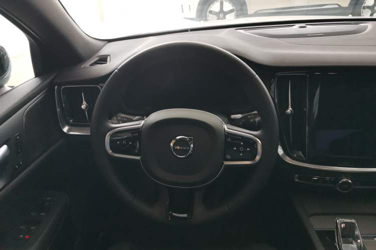 Used Volvo S60 2025 B5 Zhiya Sport Edition Steering Wheel