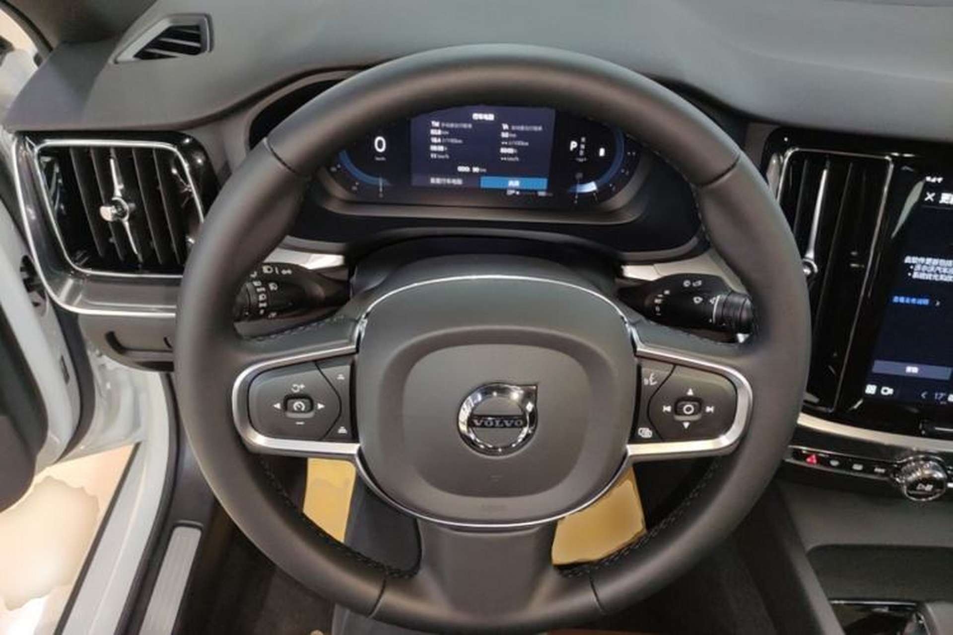 Used Volvo S60 2025 B4 Zhiyi Luxury Edition Steering Wheel