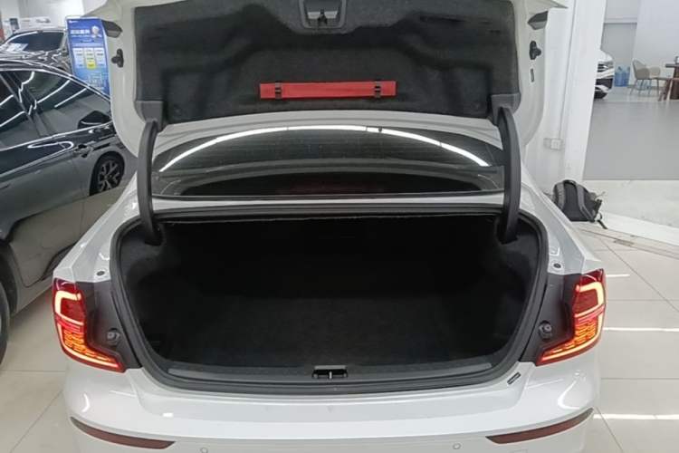 Used Volvo S60 2025 B4 Zhiyi Luxury Edition Trunk