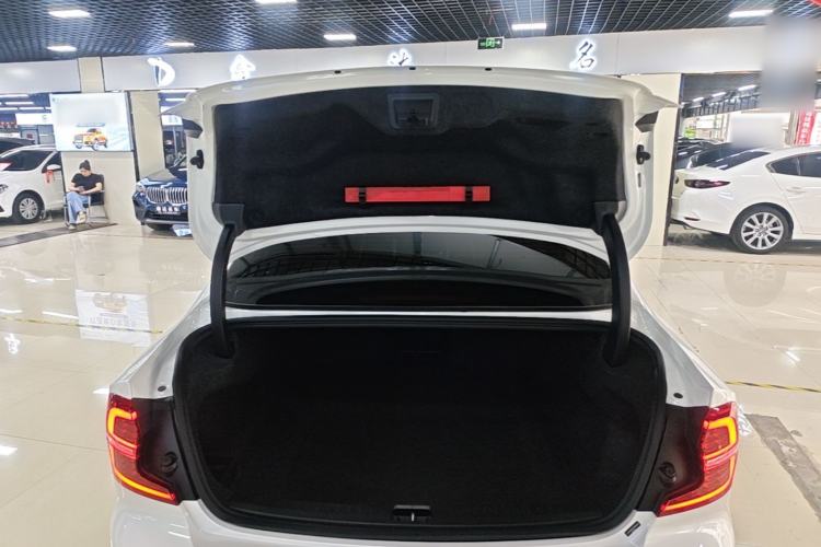 Used Volvo S60 2025 B4 Zhiyi Luxury Edition Trunk