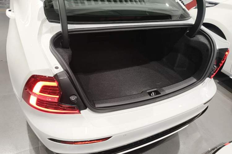 Used Volvo S60 2025 B5 Zhiya Sport Edition Trunk