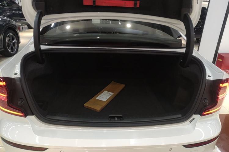 Used Volvo S60 2025 B4 Zhiyuan Luxury Edition Trunk