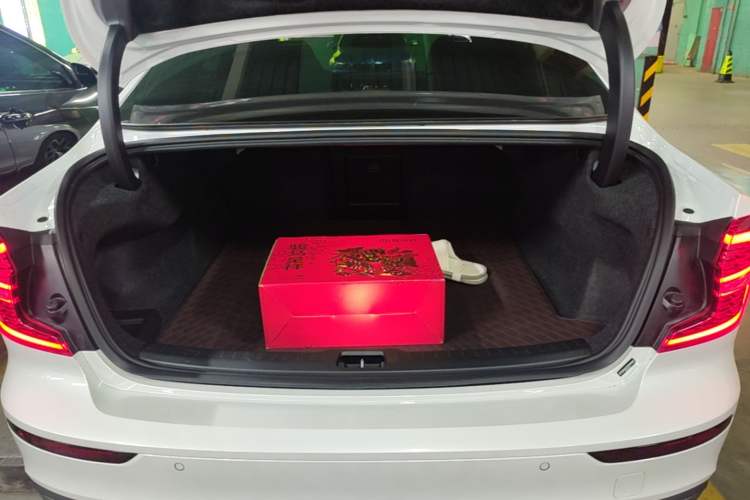 Used Volvo S60 2025 B4 Zhiyi Luxury Edition Trunk
