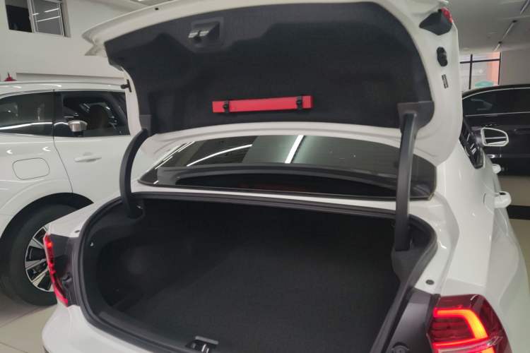 Used Volvo S60 2025 B4 Zhiyi Luxury Edition Trunk