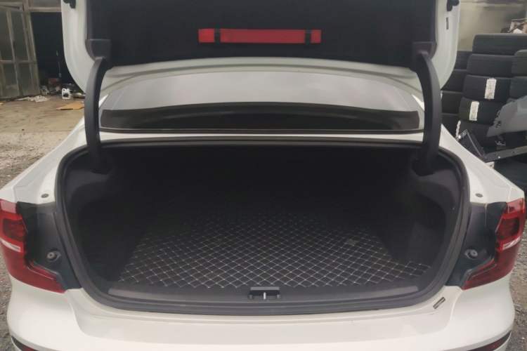 Used Volvo S60 2025 B4 Zhiyi Luxury Edition Trunk