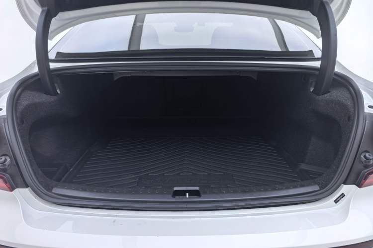 Used Volvo S60 2025 B4 Zhiyuan Sport Edition Trunk