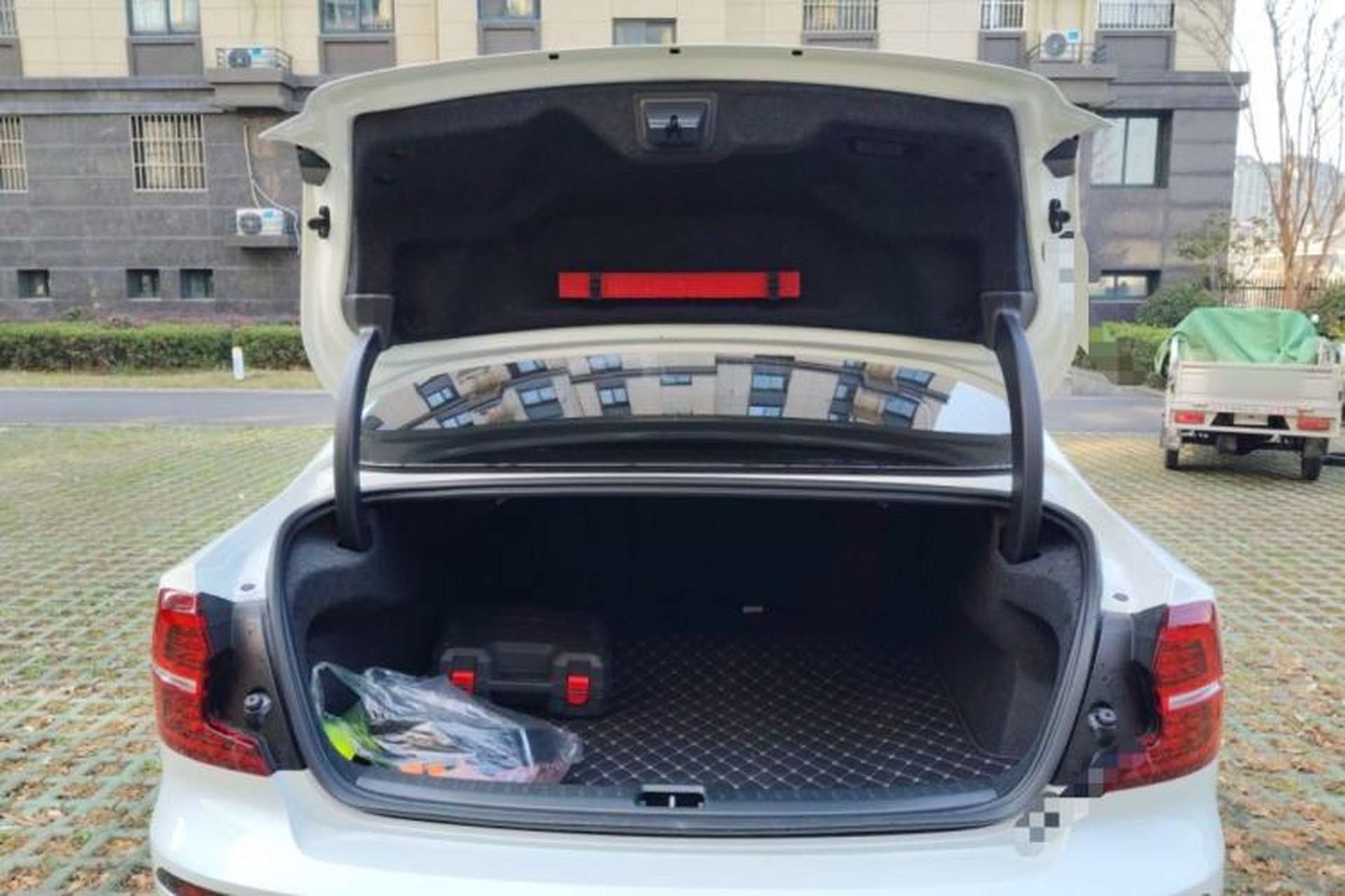 Used Volvo S60 2025 B4 Zhiyi Luxury Edition Trunk
