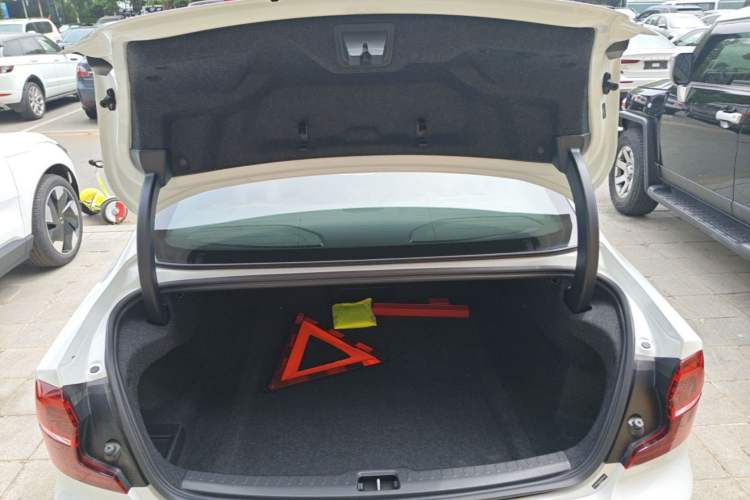 Used Volvo S60 2025 B4 Zhiyi Luxury Edition Trunk