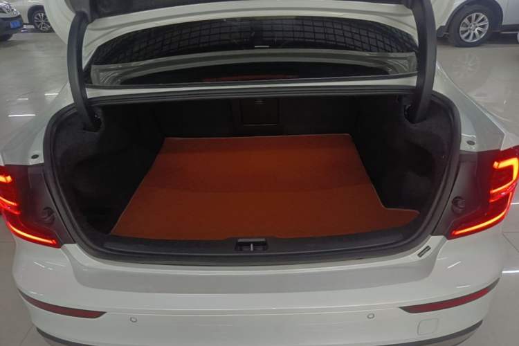 Used Volvo S60 2025 B4 Zhiyi Luxury Edition Trunk