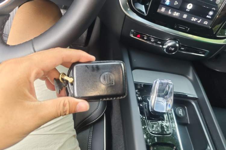 Used Volvo S60 2025 B4 Zhiyuan Sport Edition Vehicle Key