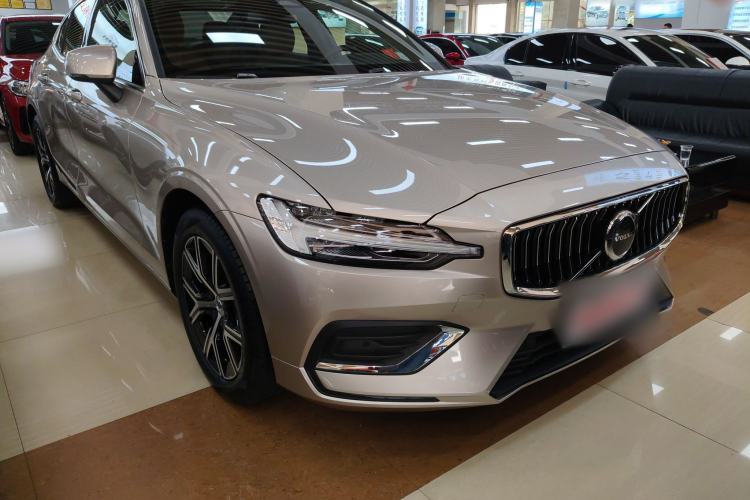 Used Volvo S60 2025 B4 Zhiyi Luxury Edition Front Right 45 Deg