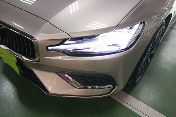 Used Volvo S60 2025 B4 Zhiyuan Luxury Edition Left Front Headlight