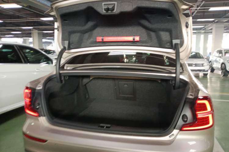 Used Volvo S60 2025 B4 Zhiyuan Luxury Edition Trunk