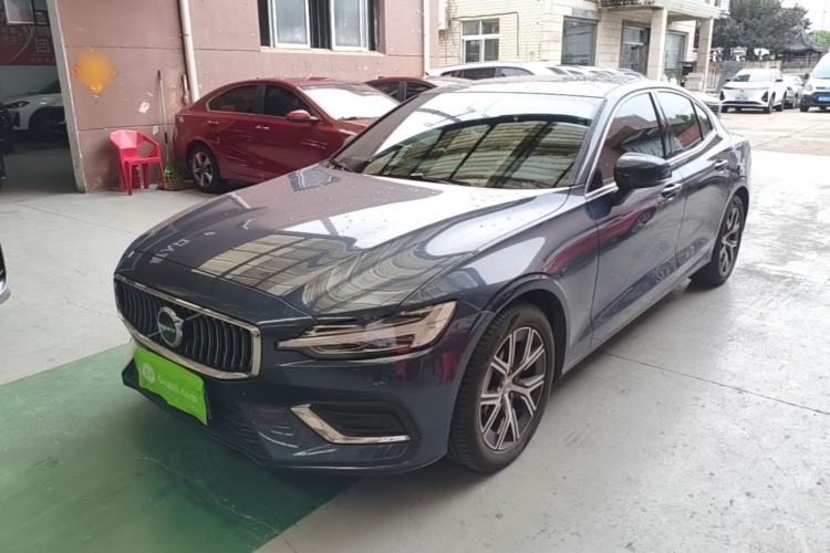 Volvo S60 2026 Model B4 Zhiyi Luxury Edition