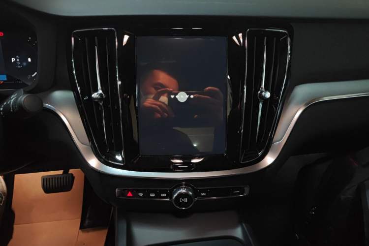 Used Volvo S60 2026 Model B4 Zhiyi Luxury Edition Audio And AC Panel