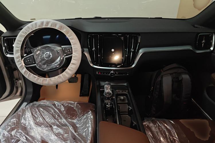 Used Volvo S60 2026 Model B4 Zhiyi Luxury Edition Center Console