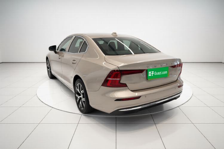 Used Volvo S60 2026 Model B4 Zhiyi Luxury Edition Exterior 2