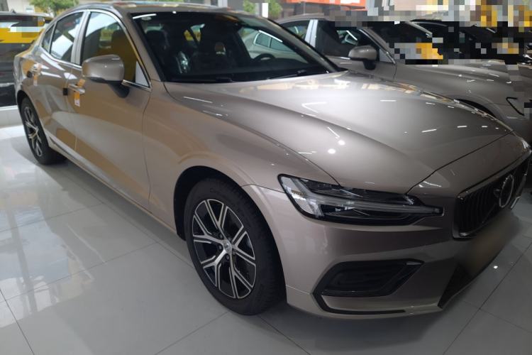 Used Volvo S60 2026 Model B4 Zhiyi Luxury Edition Front Right 45 Deg