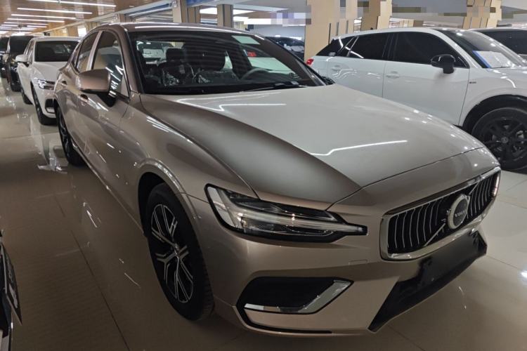 Used Volvo S60 2026 Model B4 Zhiyi Luxury Edition Front Right 45 Deg