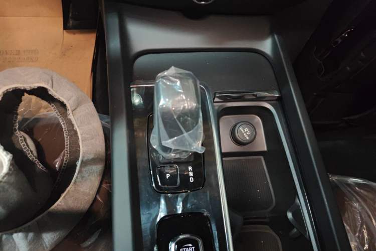Used Volvo S60 2026 Model B4 Zhiyi Luxury Edition Gear Lever