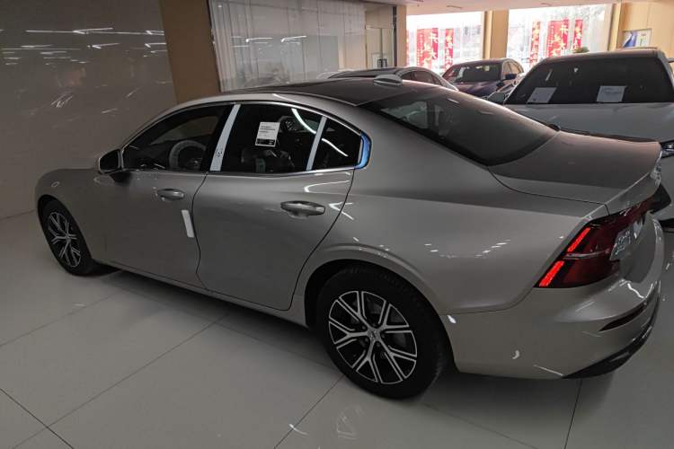 Used Volvo S60 2026 Model B4 Zhiyi Luxury Edition Left Side
