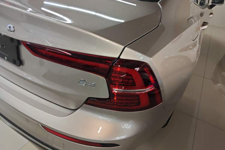 Used Volvo S60 2026 Model B4 Zhiyi Luxury Edition Right Rear Taillight