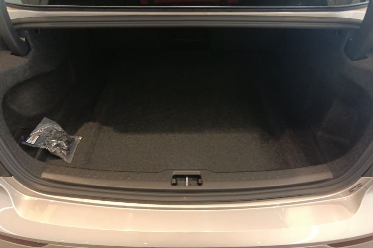 Used Volvo S60 2026 Model B4 Zhiyi Luxury Edition Trunk