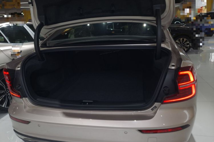Used Volvo S60 2026 Model B4 Zhiyi Luxury Edition Trunk