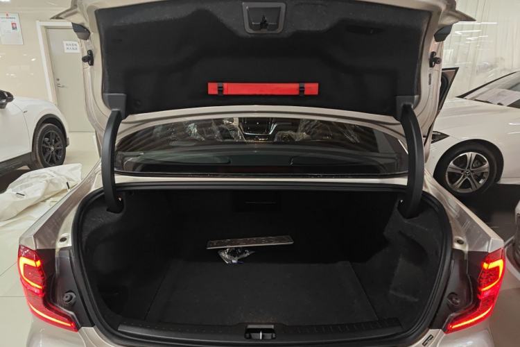Used Volvo S60 2026 Model B4 Zhiyi Luxury Edition Trunk