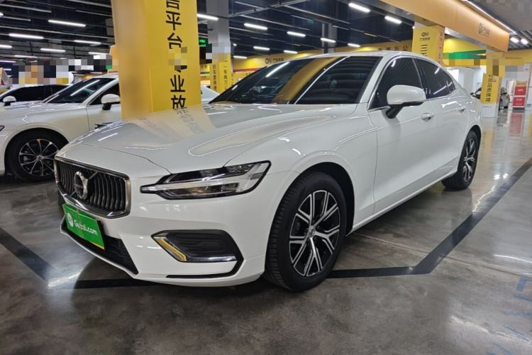 Volvo S60 2026 Model B4 Zhiyi Luxury Edition