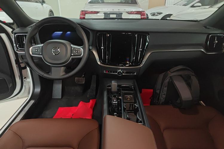 Used Volvo S60 2026 Model B4 Zhiyi Luxury Edition Center Console