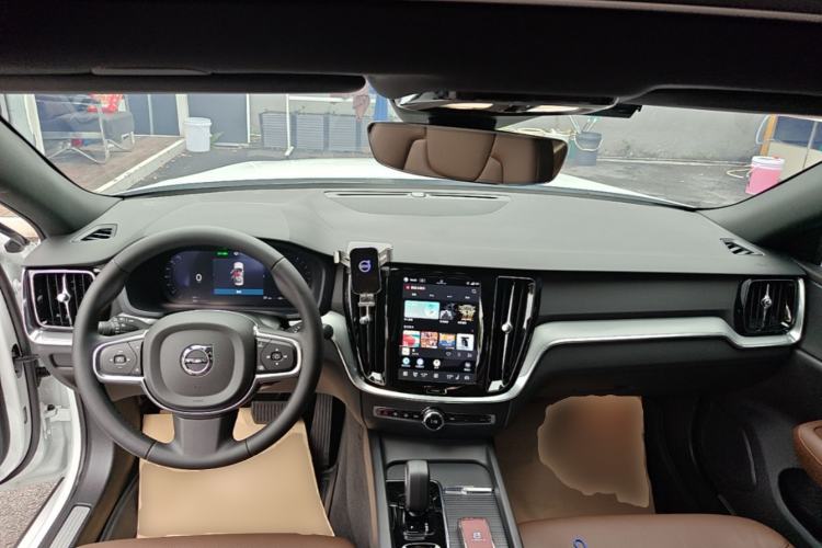 Used Volvo S60 2026 Model B4 Zhiyi Luxury Edition Center Console