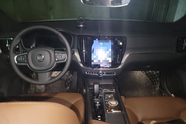 Used Volvo S60 2026 Model B4 Zhiyi Luxury Edition Center Console