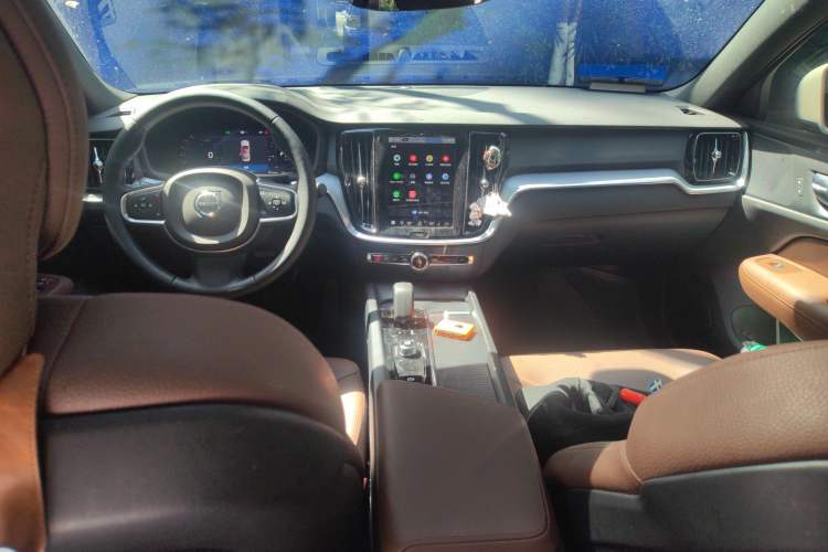 Used Volvo S60 2026 Model B4 Zhiyi Luxury Edition Center Console