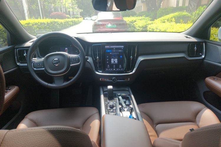 Used Volvo S60 2026 Model B4 Zhiyi Luxury Edition Center Console