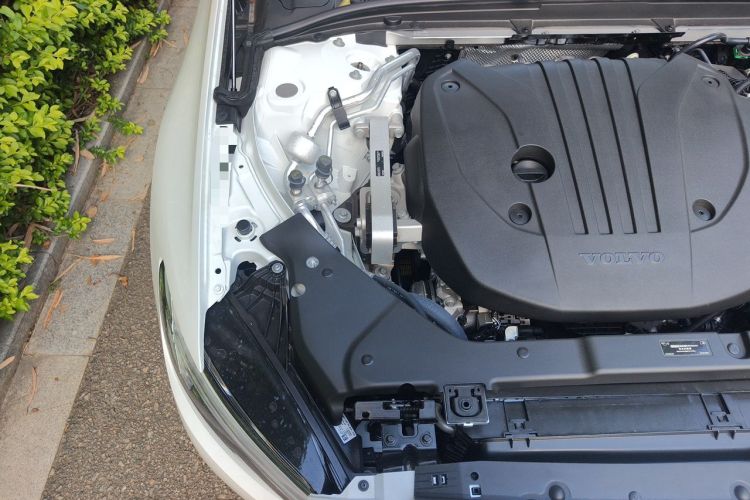 Used Volvo S60 2026 Model B4 Zhiyi Luxury Edition Engine Bay Right
