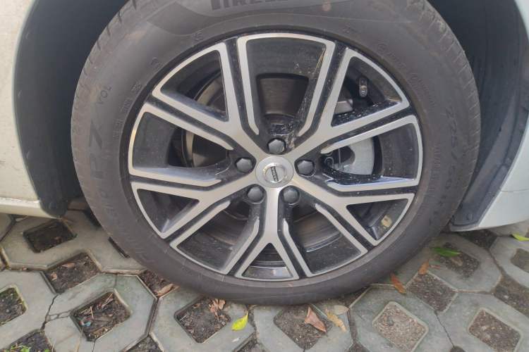Used Volvo S60 2026 Model B4 Zhiyi Luxury Edition Exterior 1
